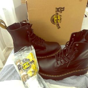 Dr. Marten Jadon! With care kit and original box